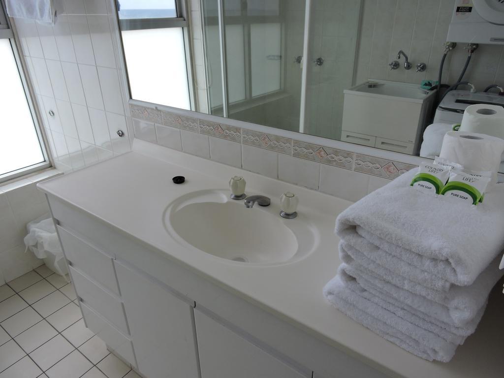 President Holiday Apartments - Absolute Beachfront Gold Coast Extérieur photo
