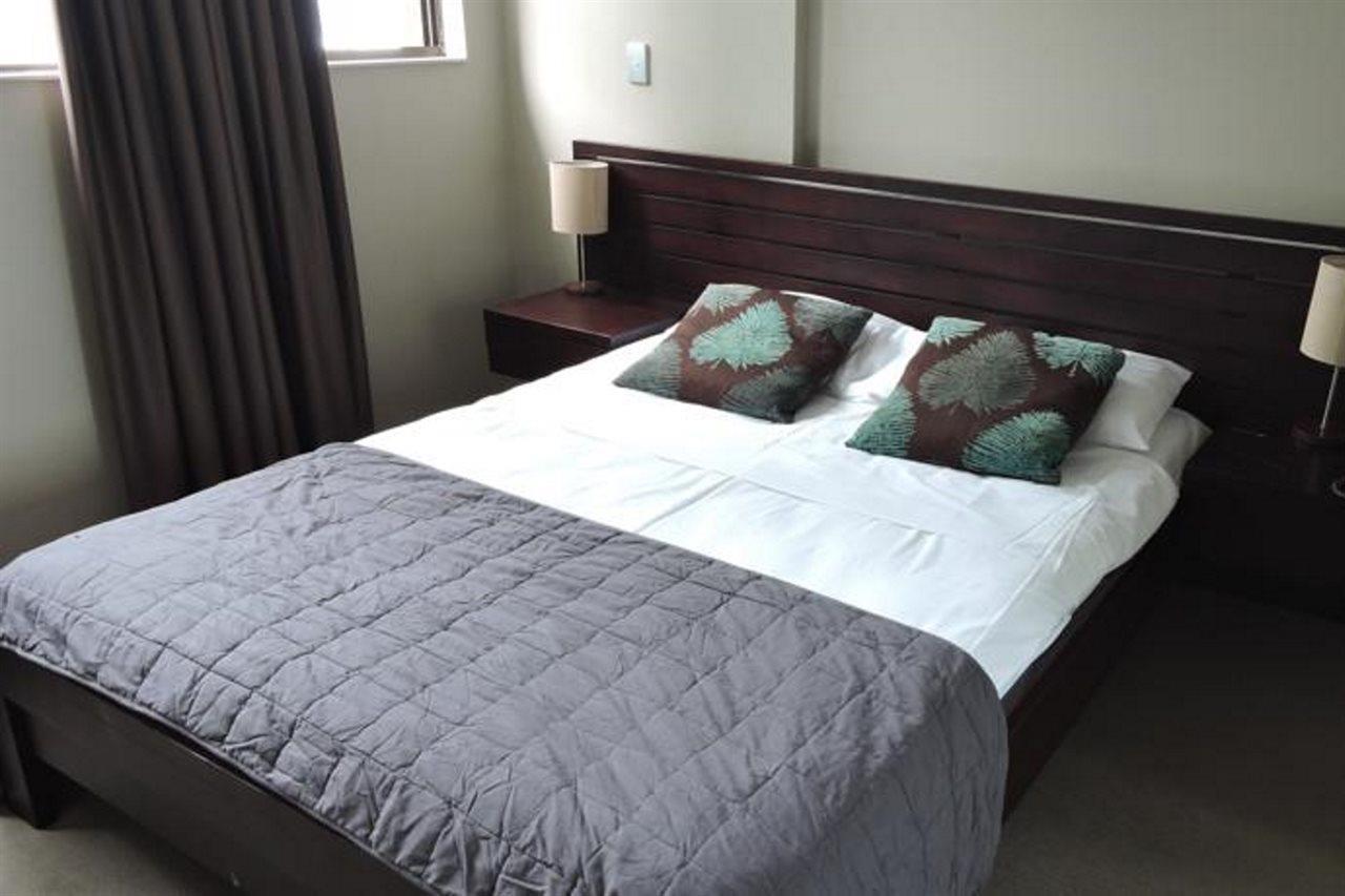 President Holiday Apartments - Absolute Beachfront Gold Coast Extérieur photo