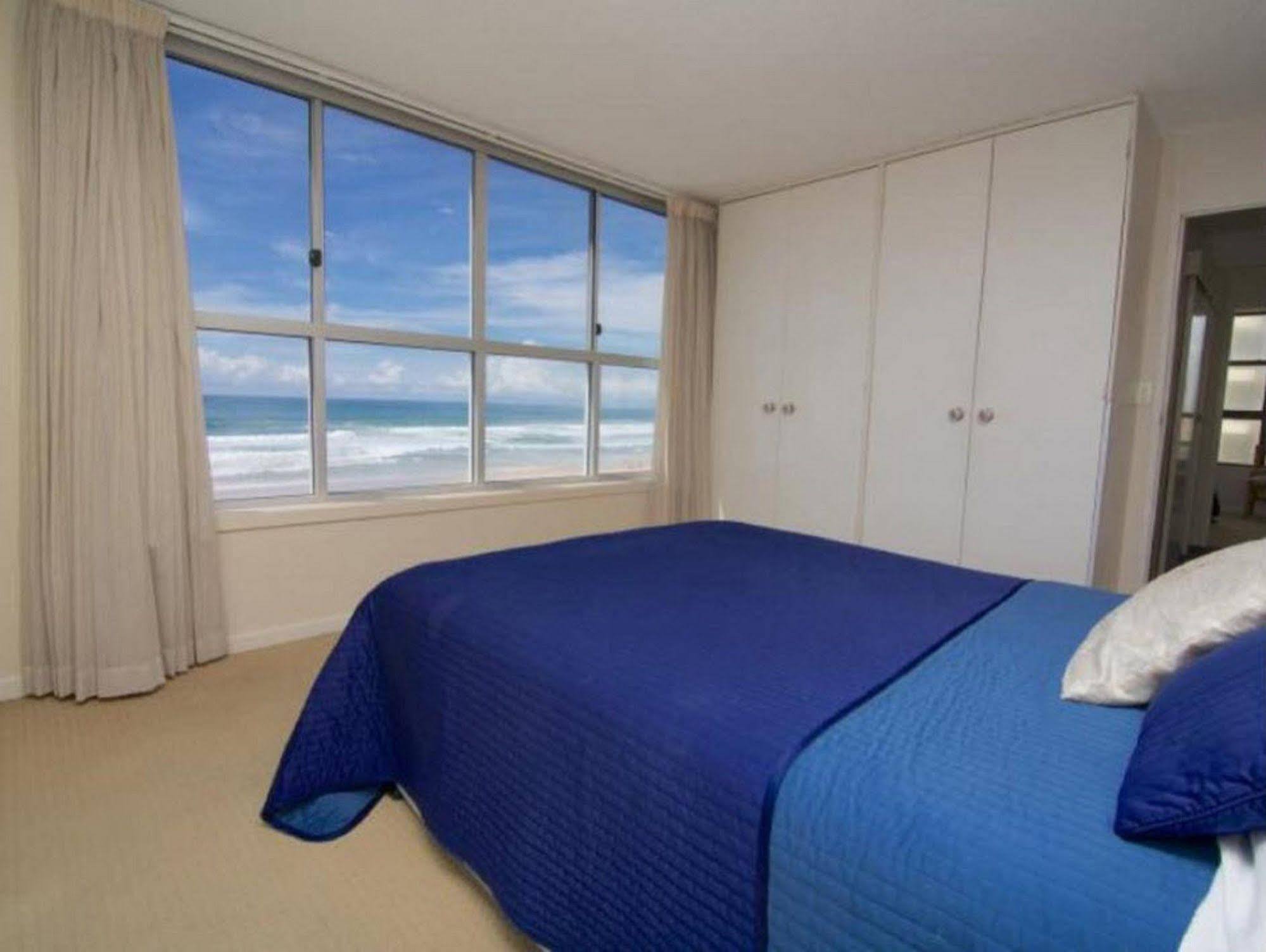President Holiday Apartments - Absolute Beachfront Gold Coast Extérieur photo