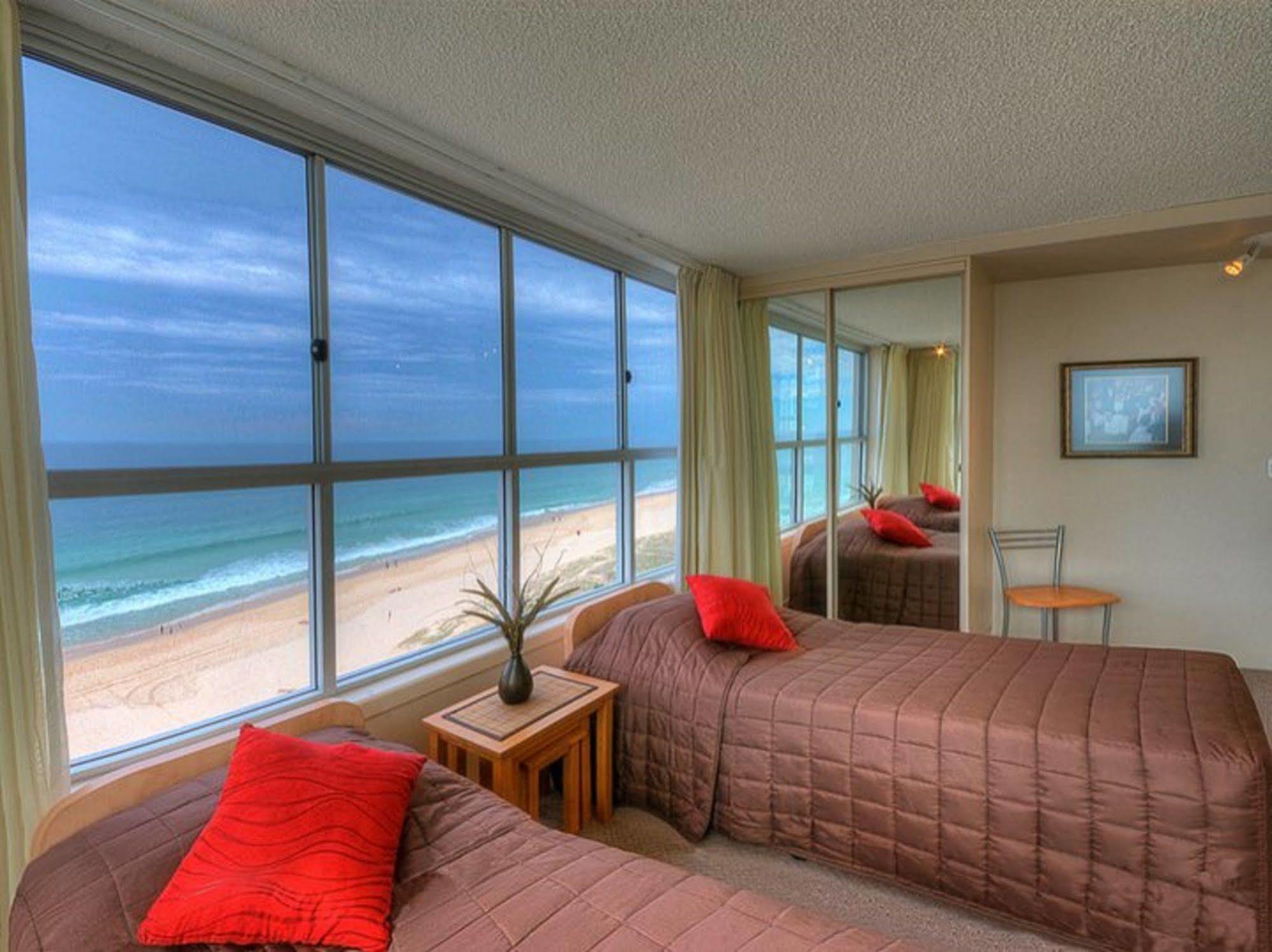President Holiday Apartments - Absolute Beachfront Gold Coast Extérieur photo