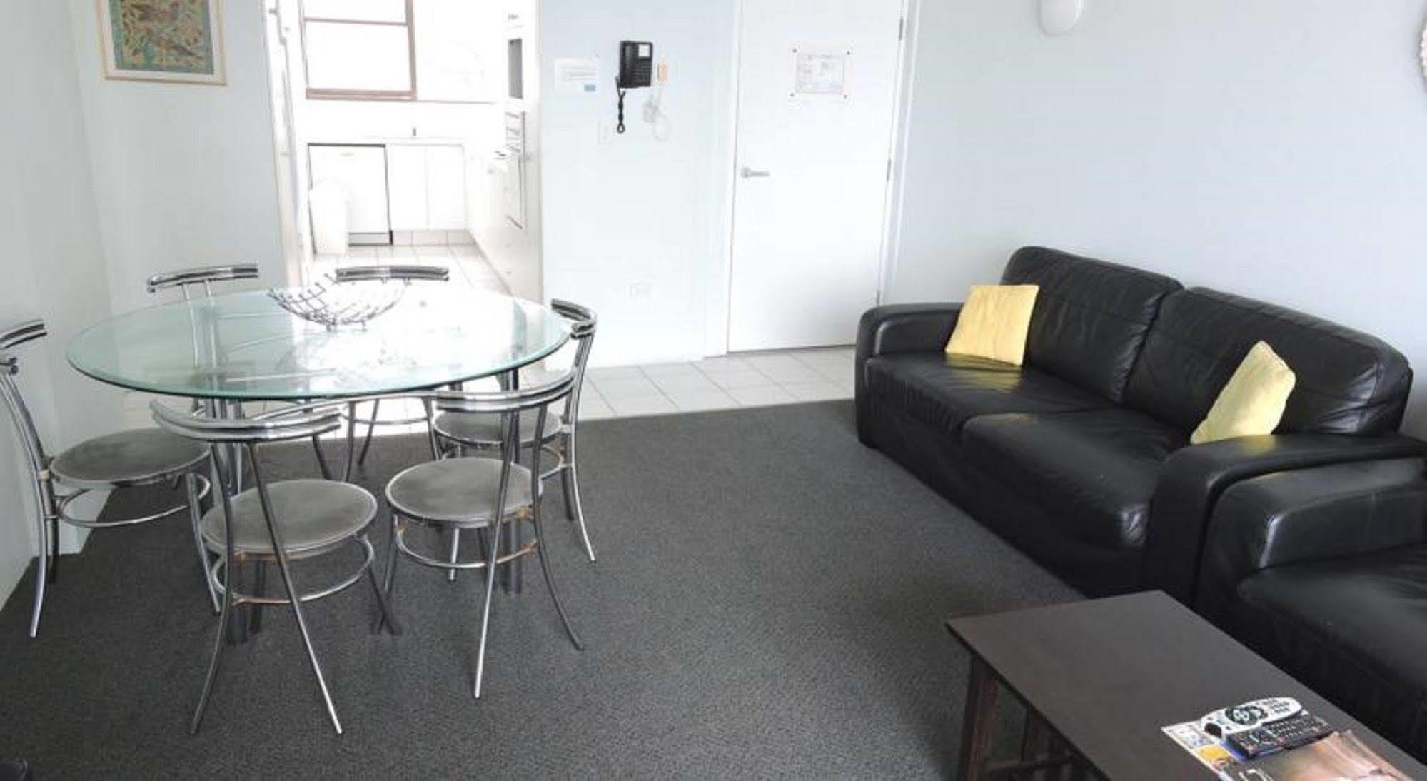 President Holiday Apartments - Absolute Beachfront Gold Coast Extérieur photo