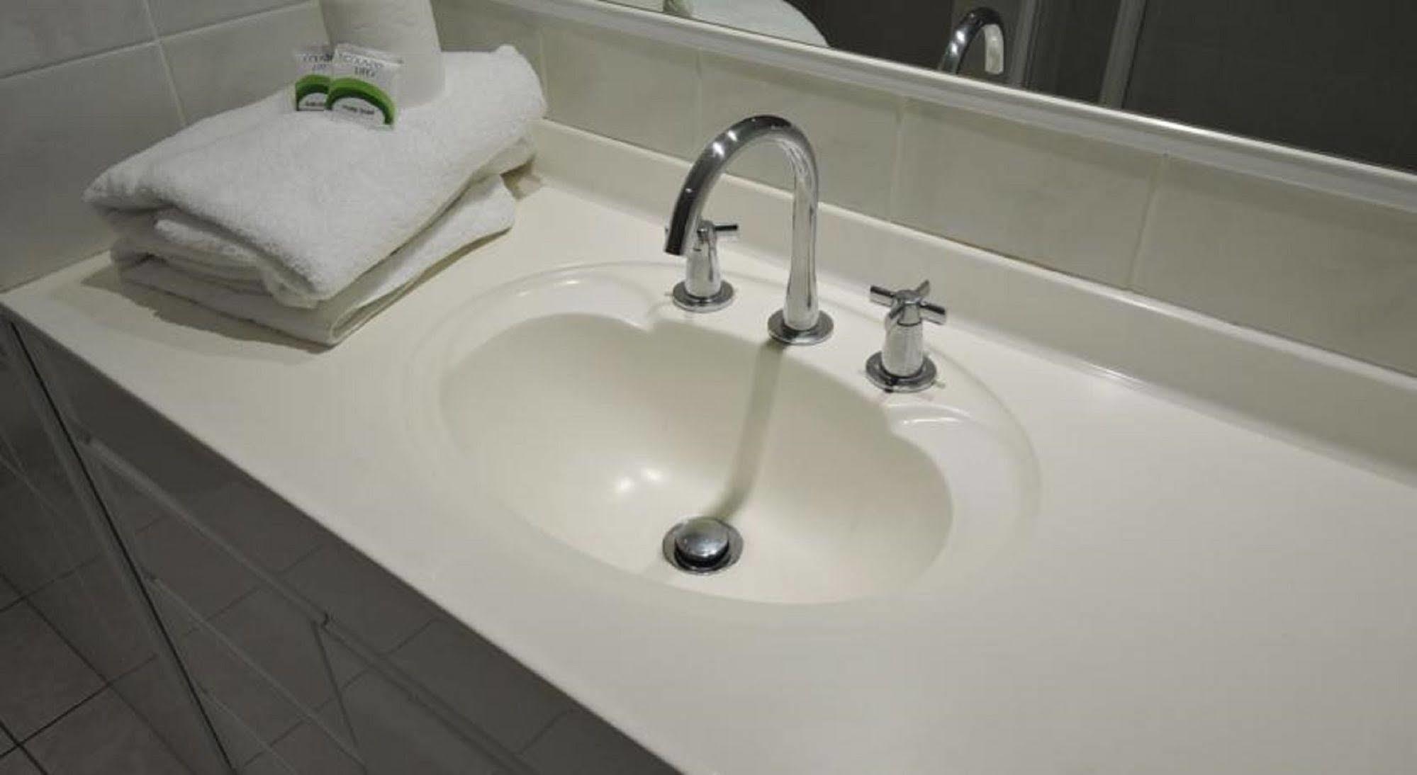 President Holiday Apartments - Absolute Beachfront Gold Coast Extérieur photo