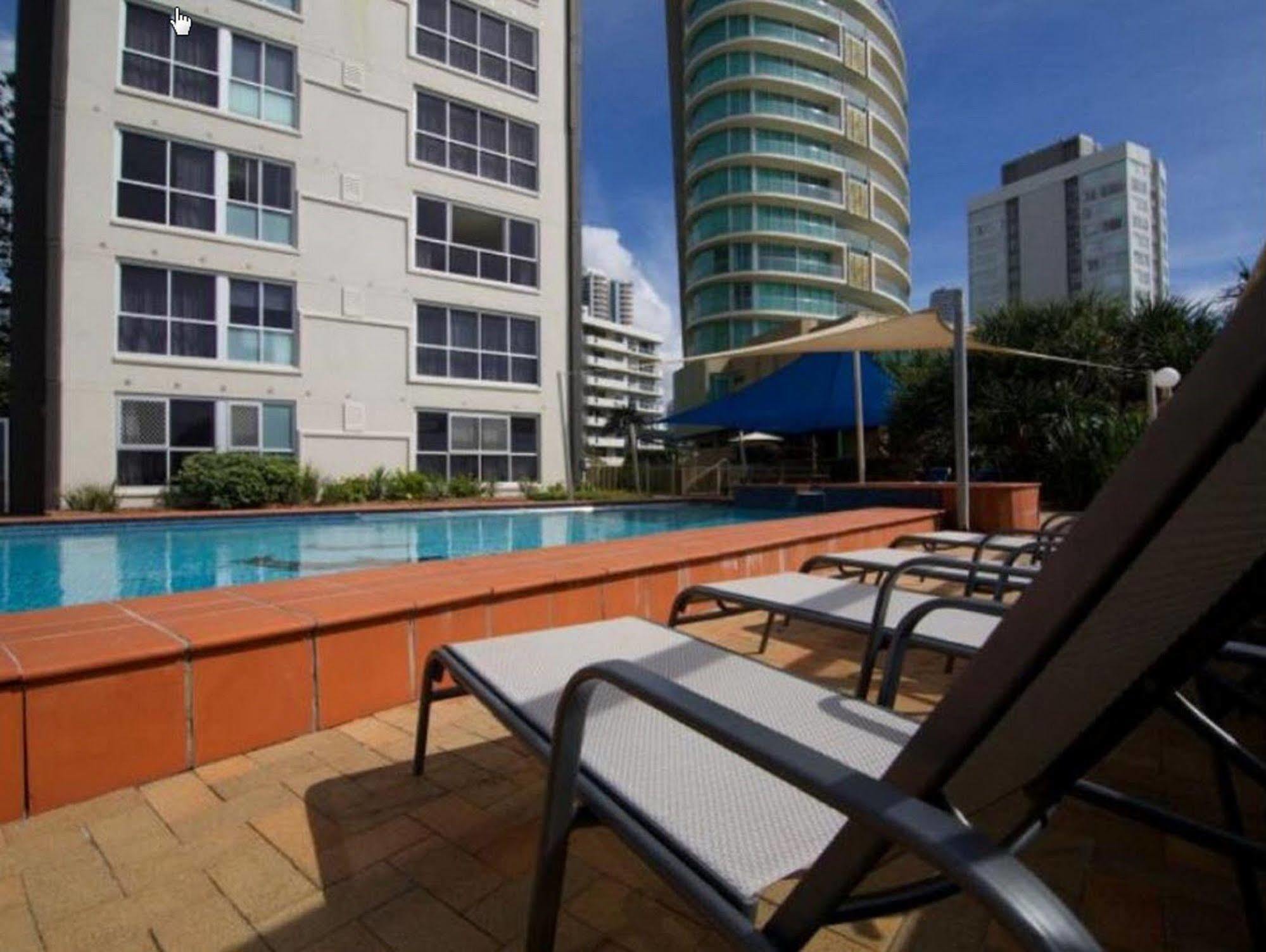 President Holiday Apartments - Absolute Beachfront Gold Coast Extérieur photo