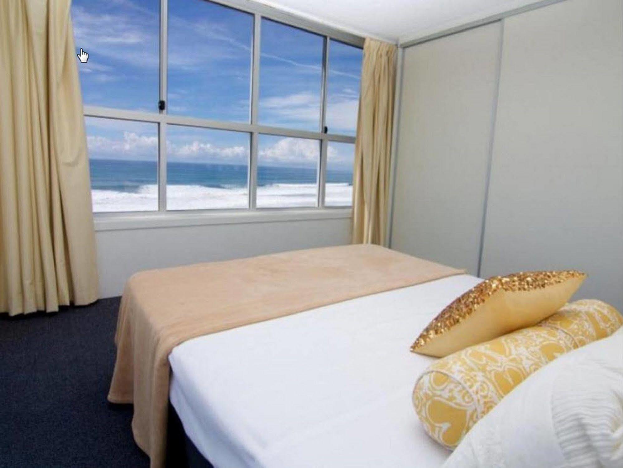 President Holiday Apartments - Absolute Beachfront Gold Coast Extérieur photo