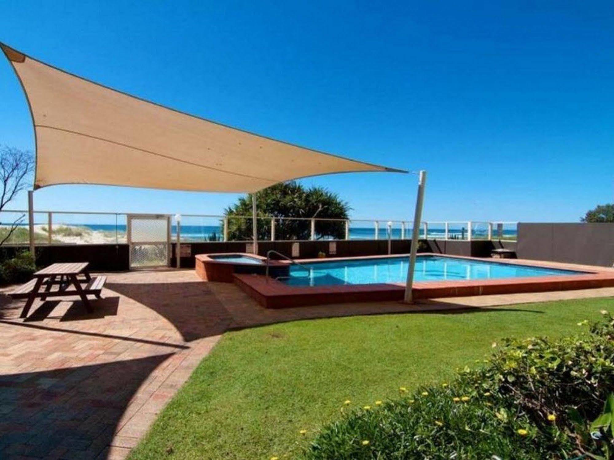 President Holiday Apartments - Absolute Beachfront Gold Coast Extérieur photo