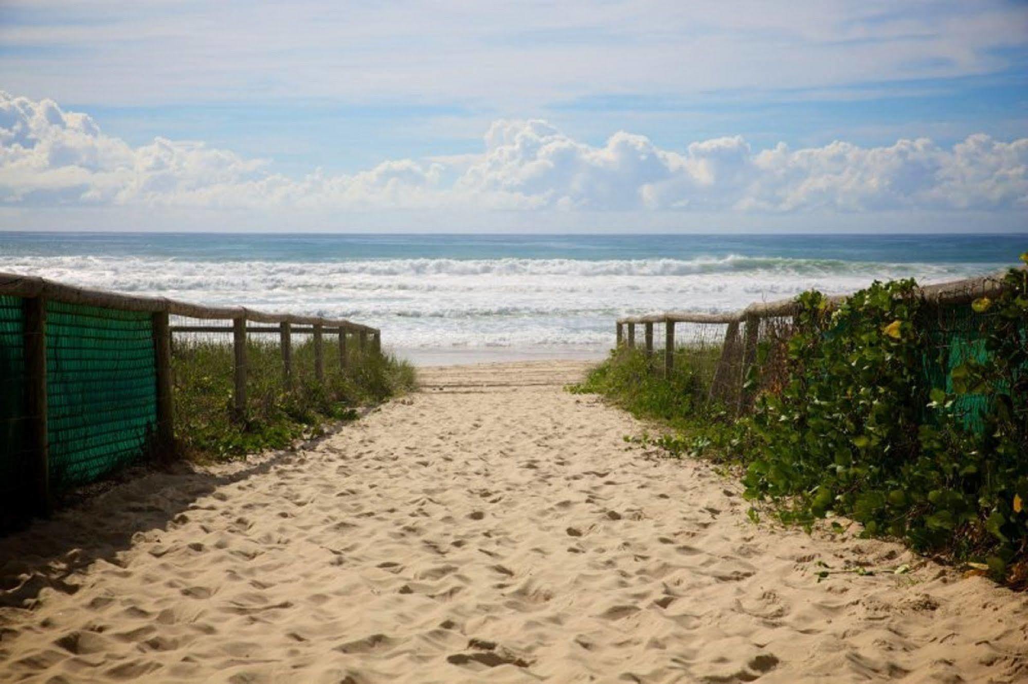President Holiday Apartments - Absolute Beachfront Gold Coast Extérieur photo