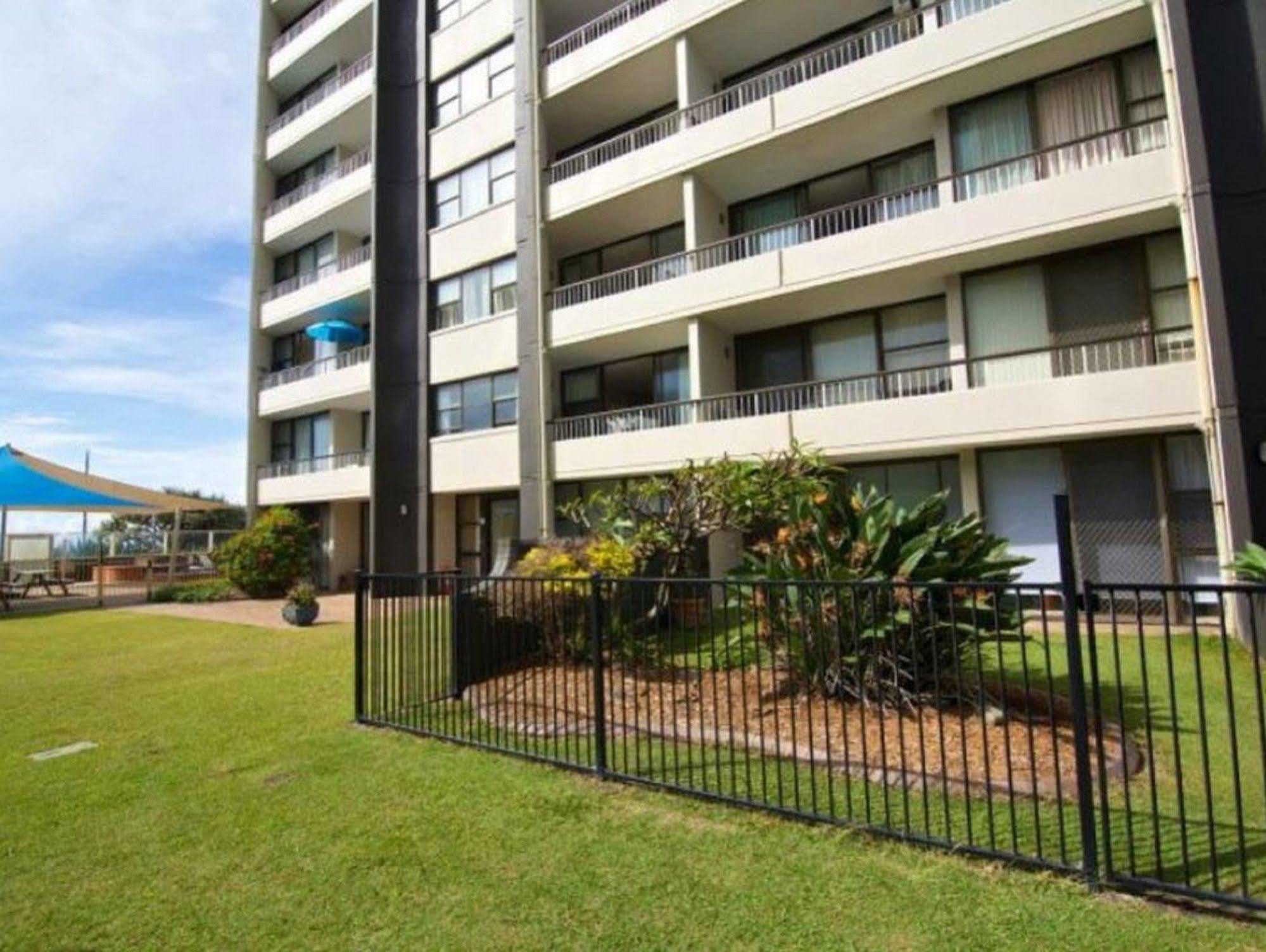President Holiday Apartments - Absolute Beachfront Gold Coast Extérieur photo